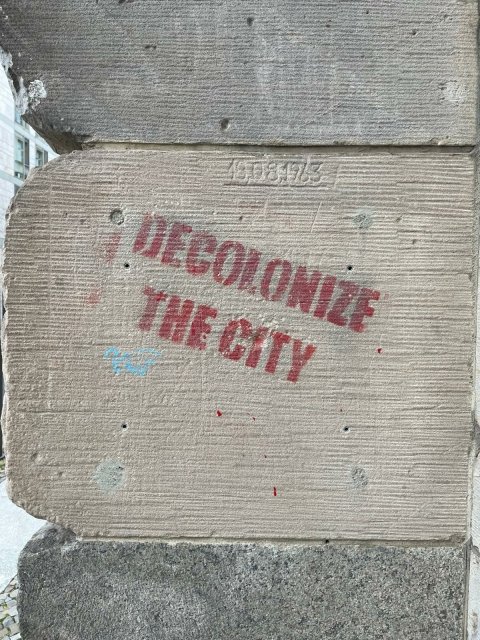 Reflexións decoloniais para un ecosistema artístico